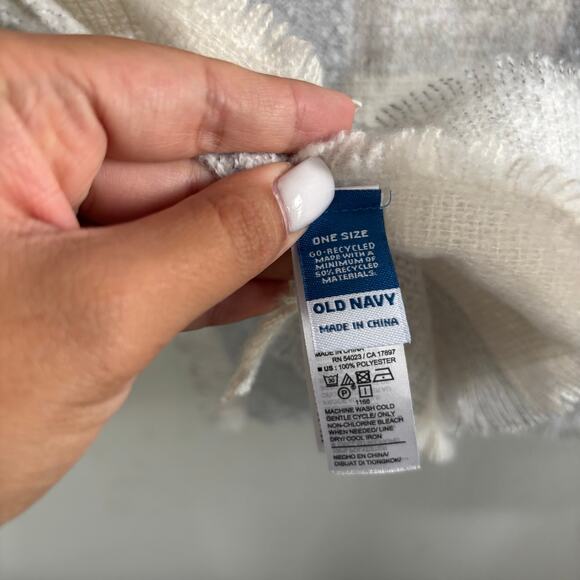 Old Navy Grey White Checkered Scarf One Size - Picture 4 of 4